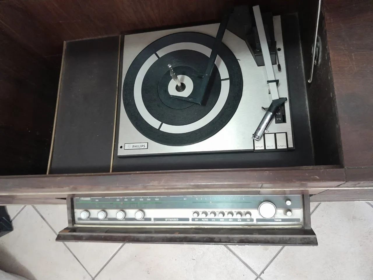 Vitrola antiga Philips ( precisa ligar os fios) - Foto 2