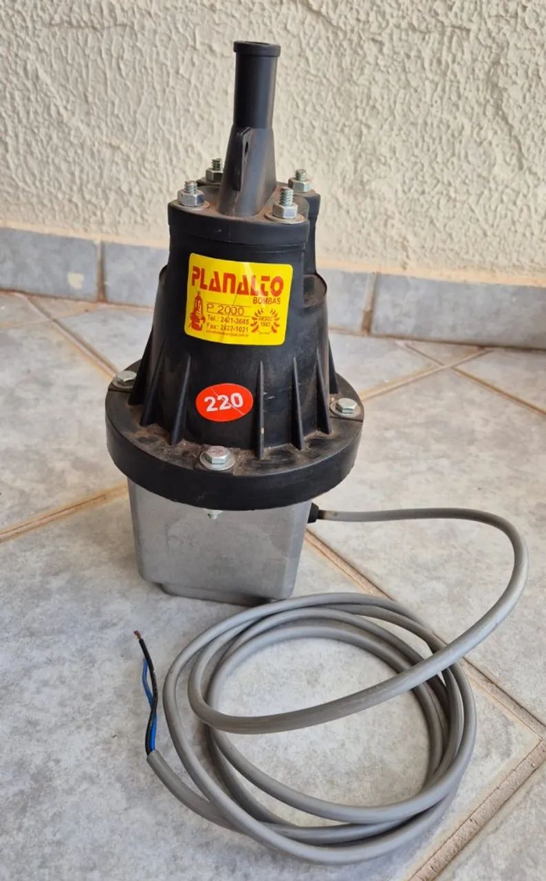 Bomba de água vibratória Planalto P2000 220V, saída 1/2? 
