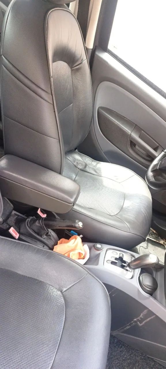 Fiat Linea Absolute 1.9/1.8 Flex Dualogic 4P 2010 - Foto 4