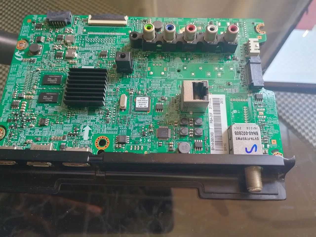 Vende-se placa principal TV Samsung 48 polegadas wi-fi tá Nova modelo UN48J5200AG - Foto 4