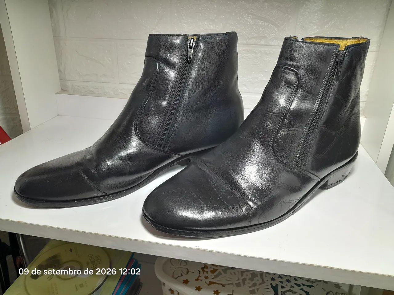 Bota masculina couro preto usada - Foto 2
