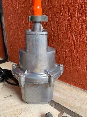 Bomba submersa