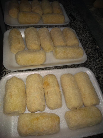 Bombom e salgados congelados e sobre mesas e panetone salgado vários sabores - Foto 6