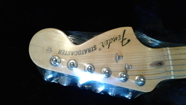 Guitarra Fender American Special - Foto 4