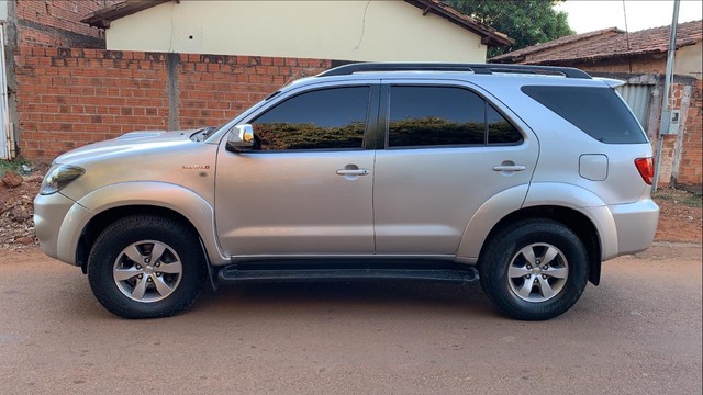 HILUX SW4 AUTOMÁTICA