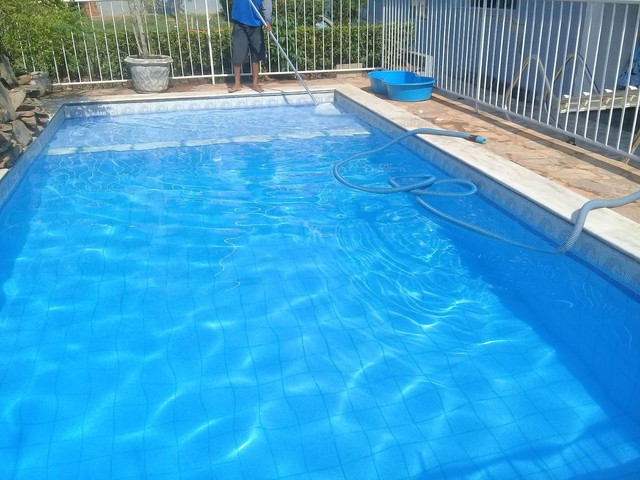 LIMPEZA DE PISCINAS