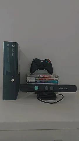 Xbox 360 Super Slim 4g modelo 2015 e 2016 com 2 controle e kinect