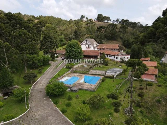 Hotel com Ampla Área de Terreno à Venda na Região da Abernéssia - Campos do Jordão/SP