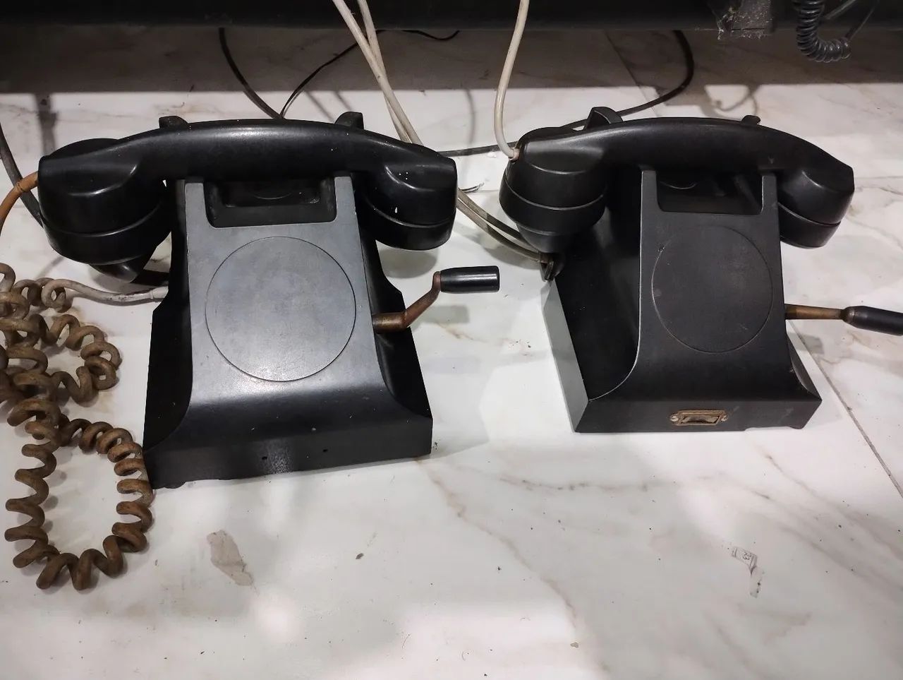 Telefone antigo a manivela 