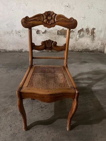 Cadeiras antigas, com palhinha