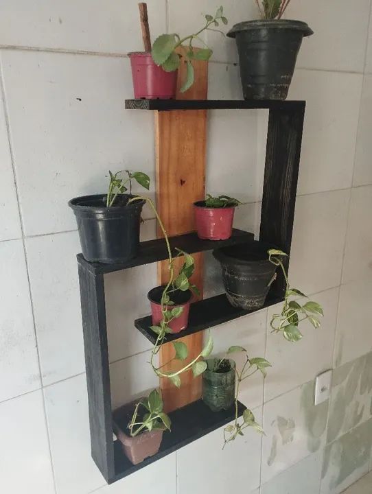 Prateleira de madeira para plantas - Foto 3
