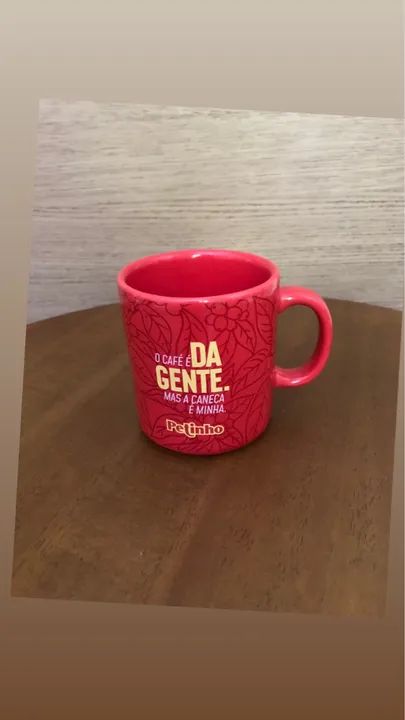 Caneca de cerâmica . Café Petinho