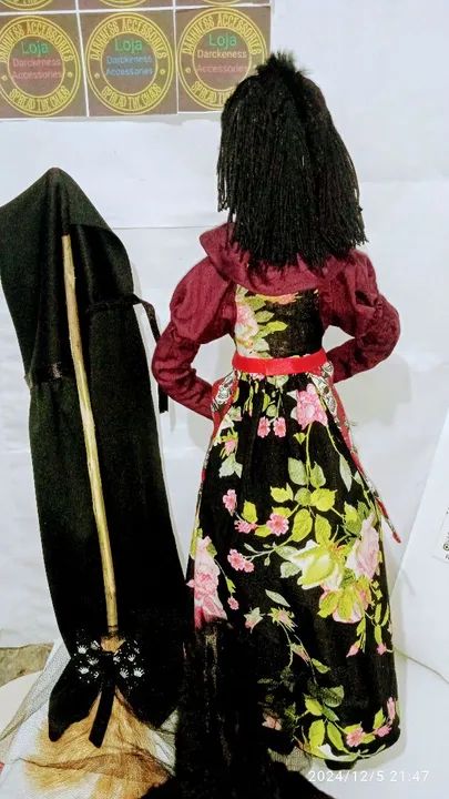 Bruxa Sabá  mexe os olhos,comprimento sem o chapéu 51cm,com chapéu 63cm. - Foto 4