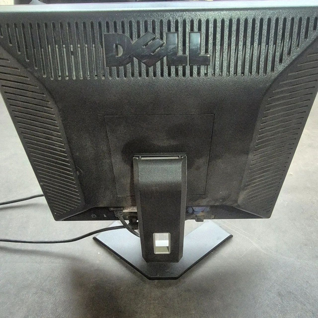 Monitor Dell 17 polegadas E178FPc com cabos em excelente estado - Foto 3