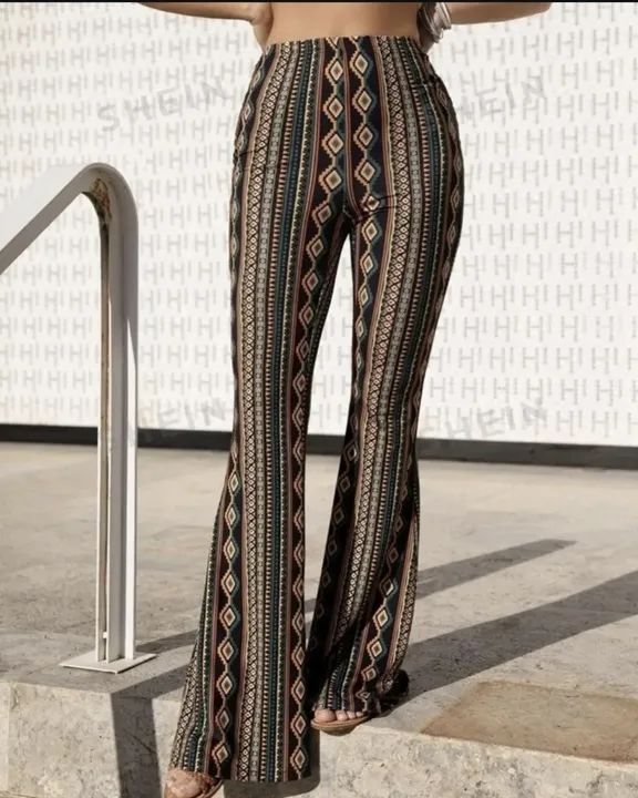 Calça estampada flare