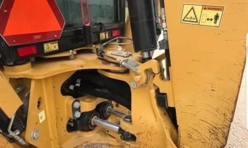 Retroescavadeira CAT 416F excelente a venda