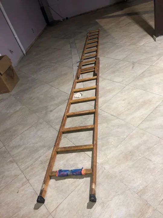 Escada de madeira para pintura - Usada