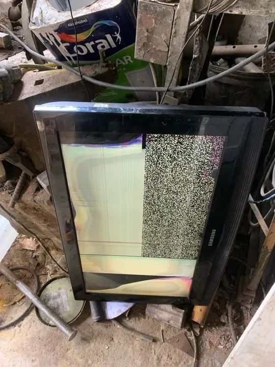 TV Samsung com tela de 26 polegadas tela quebrada sem controle  - Foto 3