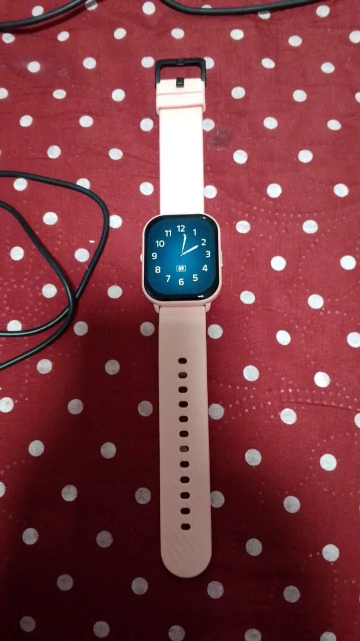 Smartwatch Rosa - Design Moderno e Funções Essenciais