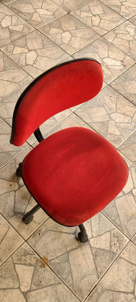 Cadeira de escritório giroflex vermelha