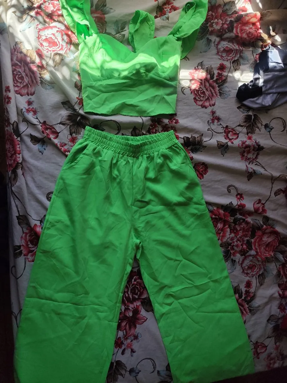 Conjunto Neon: Top e Calça Pantalona