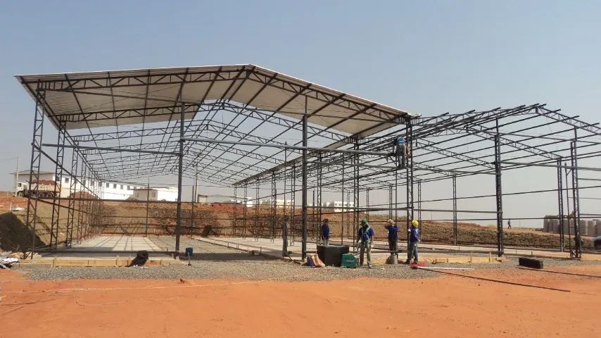 estrutura metálica  medindo 10x40 - 400 m2. nova R$=80.000,00 completa - Foto 5