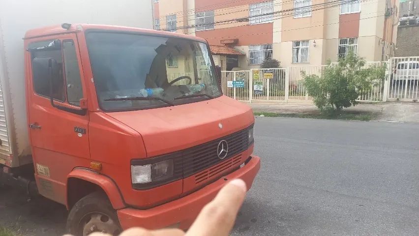 Caminhao bau 709 - Foto 2