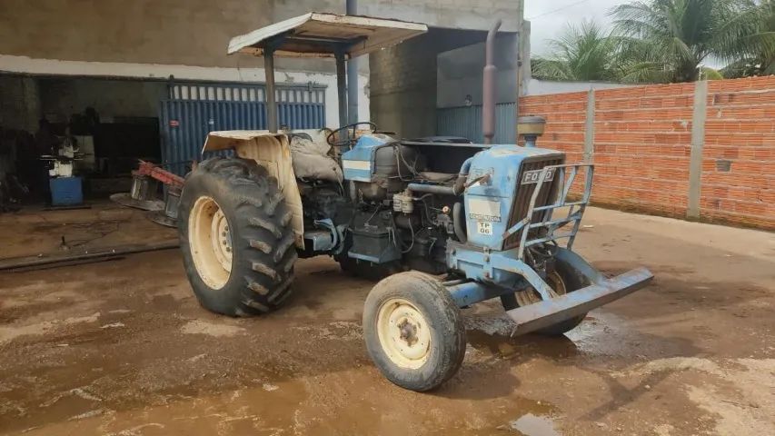 Vendem-se dois tratores: 1 Ford 4600 e 1 Ford 6600 - Foto 5