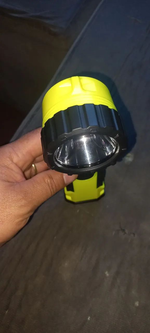 Lanterna de LED Amarela e Preta intricica  - Foto 4
