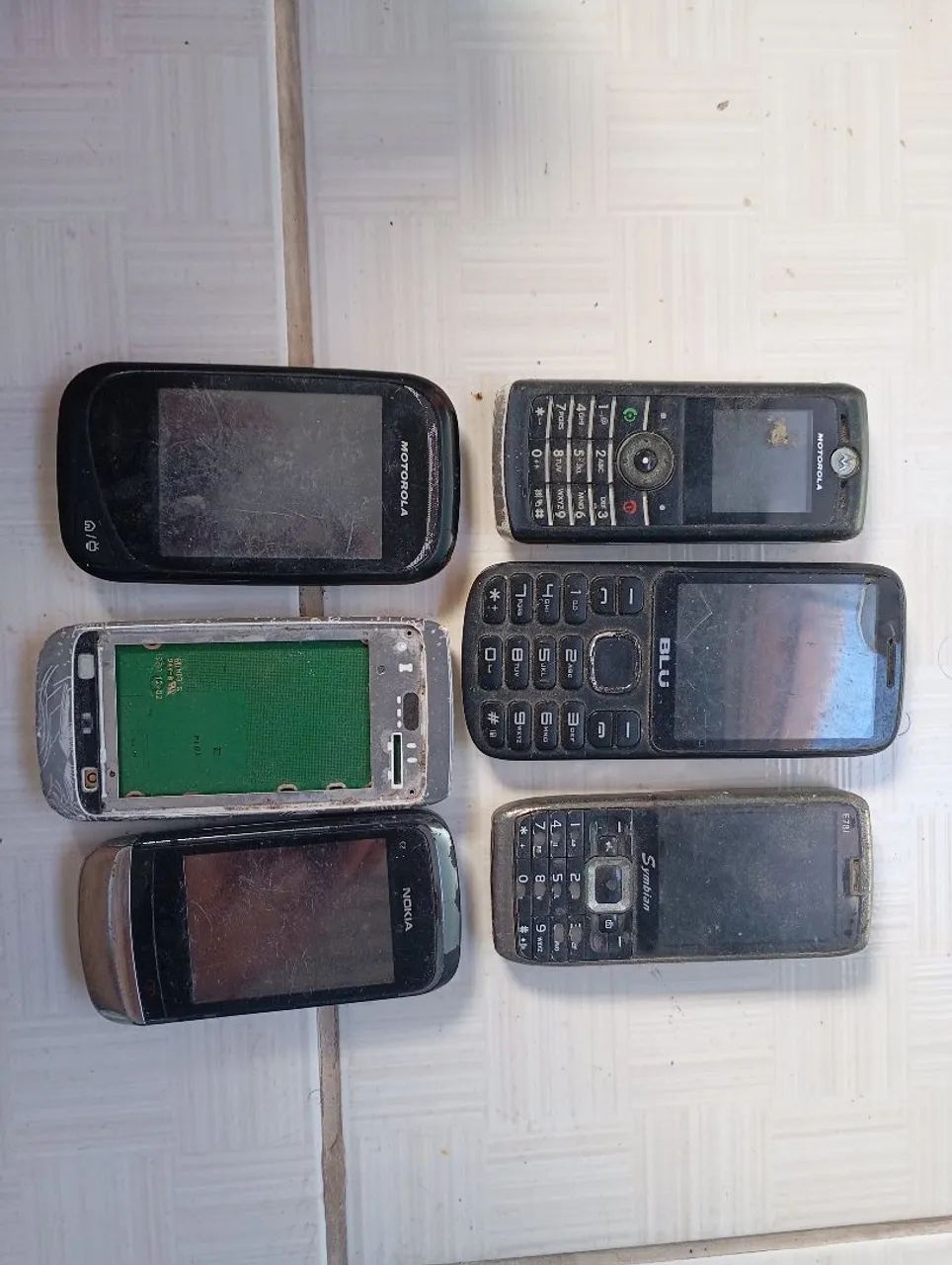 Celulares antigos pra concerto ou retirada de peças 