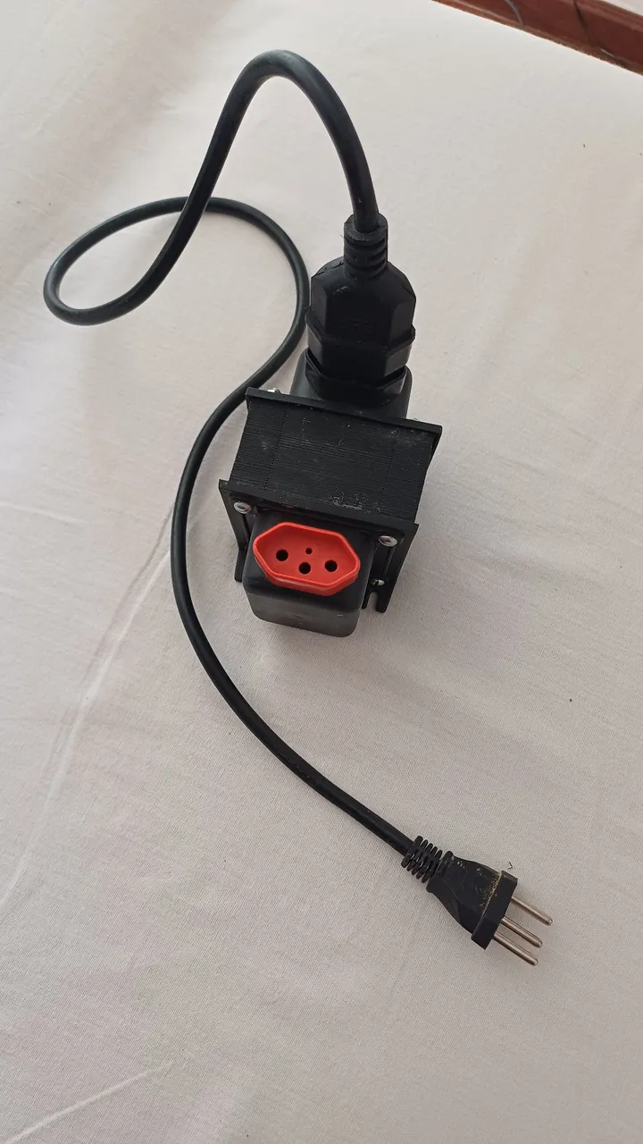 AutoTransformador 750 VA/ 525W. Bivolt