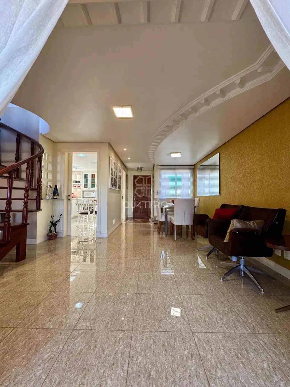 Cobertura Duplex, semi mobiliada com ótima localização. - Foto 4