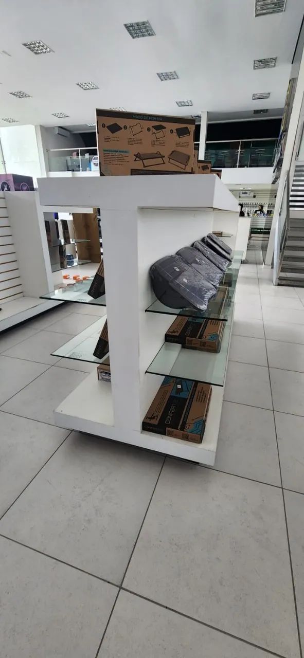 Gondolas em MDF e vidro, muito lindas e em otimo estado - Foto 2