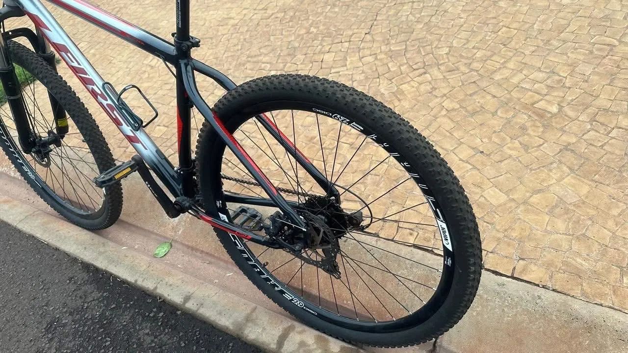 Bicicleta First Aro 29 novíssima  - Foto 4