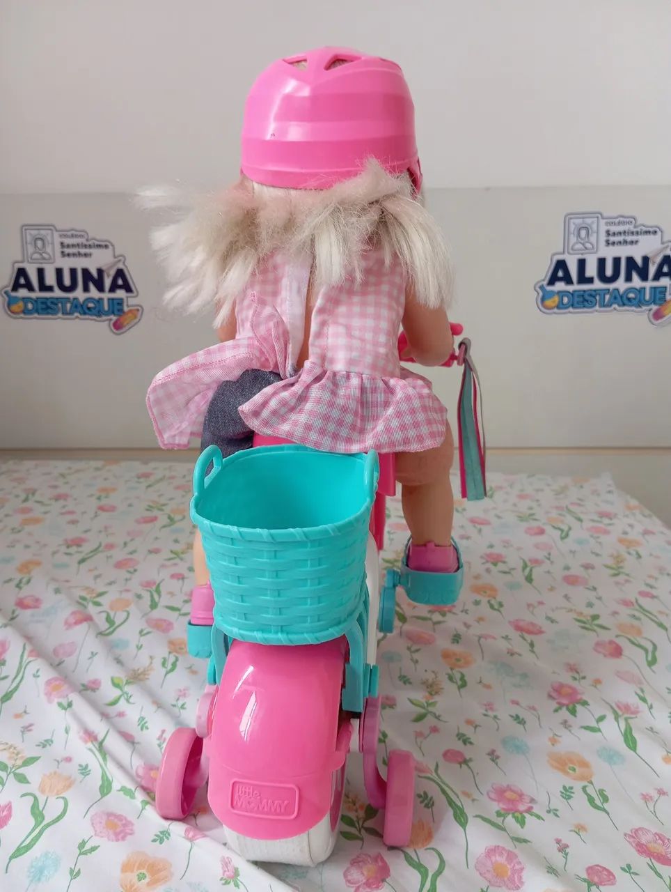 Boneca Little Mommy Andando de Bicicleta - Foto 4