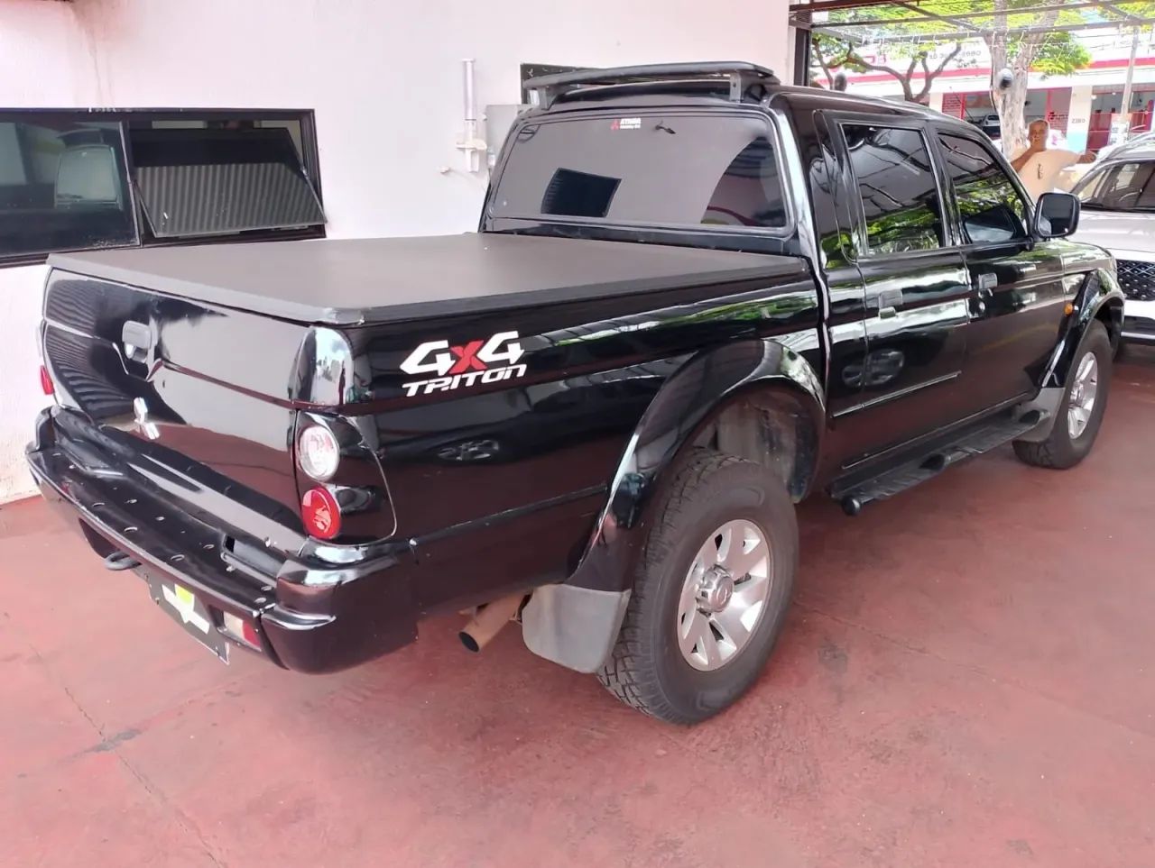 MITSUBISHI L200 2.5 SPORT HPE 4X4 CD 8V TURBO INTERCOOLER DIESEL 4P AUTOMÁTICO PRETO 2005 - Foto 3