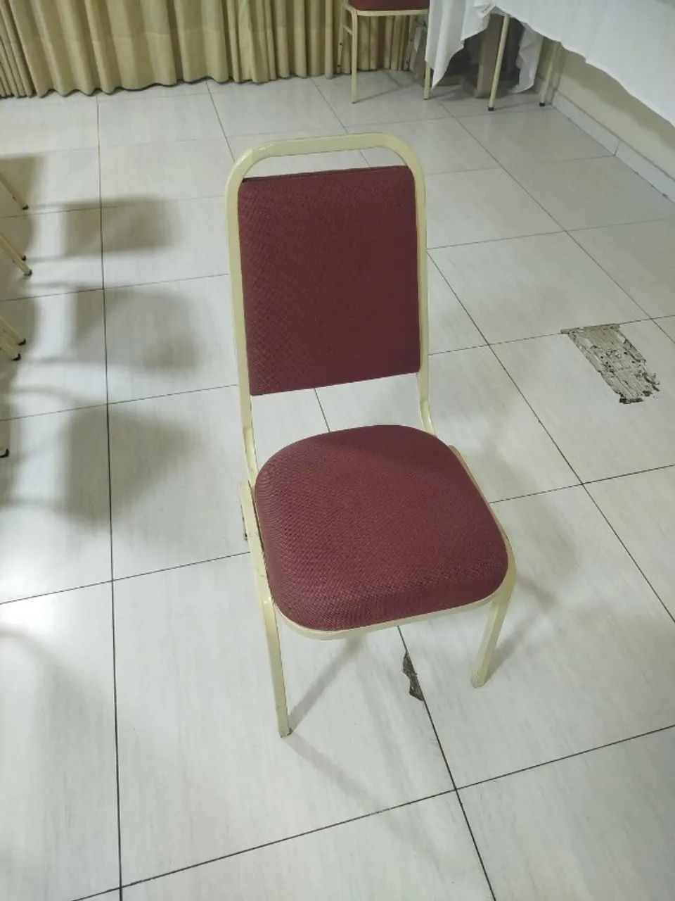 Cadeira Empilhável para Auditórios 