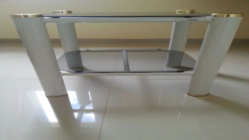 Lindo Criado Mudo Tubular Quadrado na cor Branco e 2 Bases de Vidro Fumê - Foto 4
