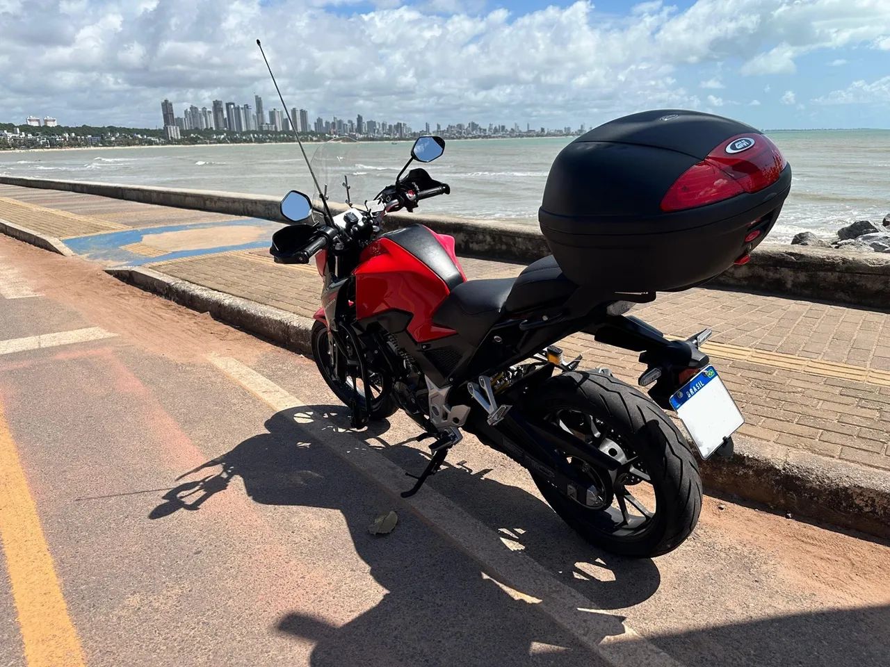 Honda CB 300F - Vermelha - 2023