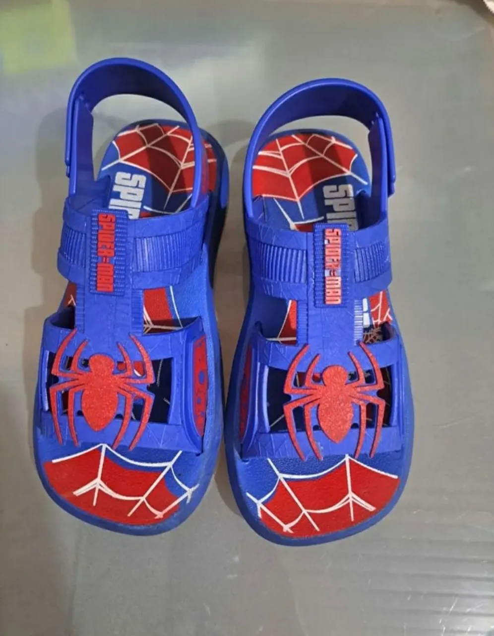 Chinelos infantis com bola gratis