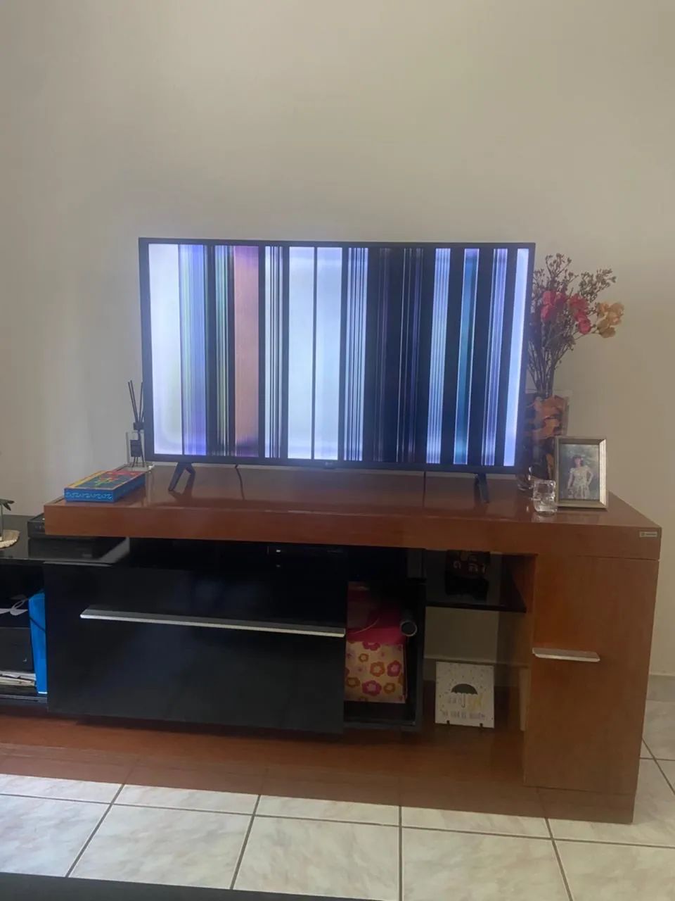 TV LG Smart 43 polegadas - Som funcionando, imagem com defeito - Foto 3