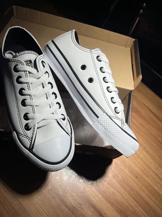 Tênis Chuck Taylor All Star Couro Cano Baixo Branco - Foto 4