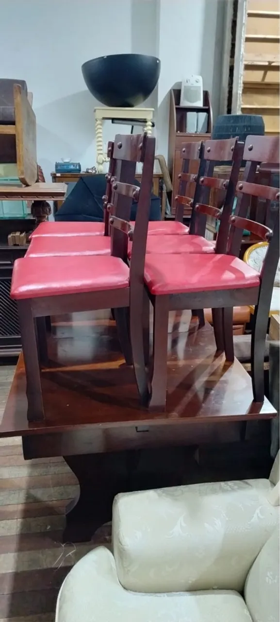 Mesa de Jantar com Cadeiras
