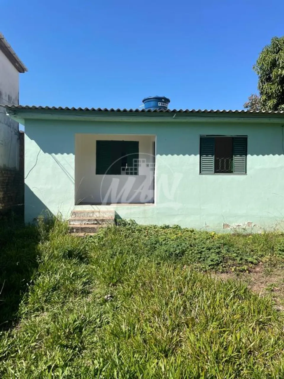 CASA C/2 DORMITÓRIOS, SALA, COZINHA, BANHEIRO, ÁREA ABERTA NOS FUNDOS. PÁTIO TERRENO 10x30