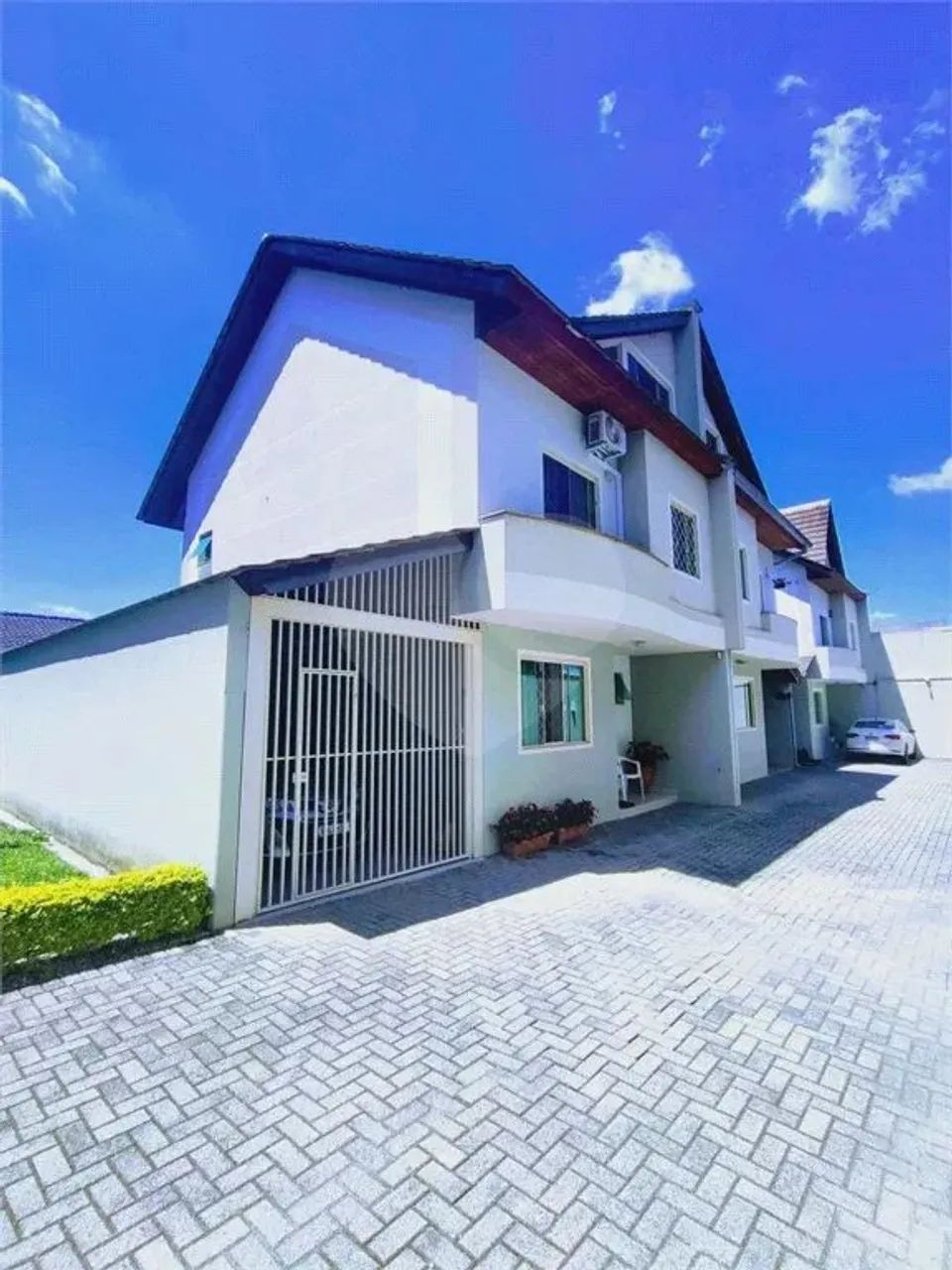 Oportunidade no Bacacheri: Sobrado com 4 quartos e 150 m² à venda em Curitiba