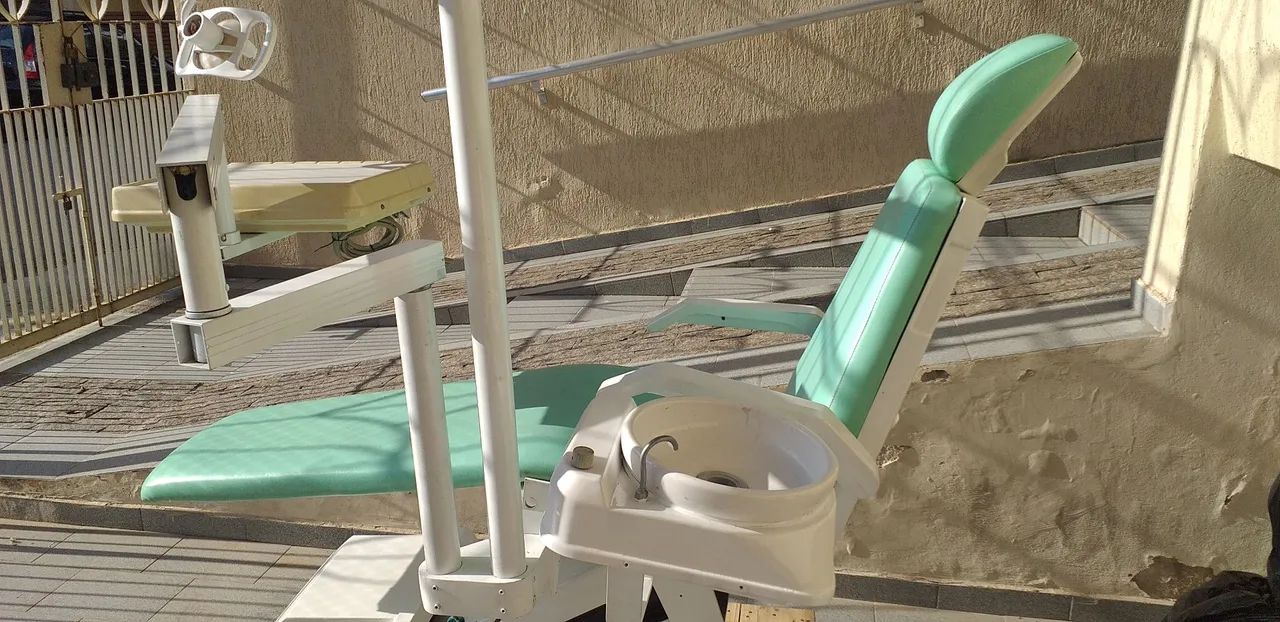 1 Cadeira Odontológica Gnatus verde, funcionando 127 v