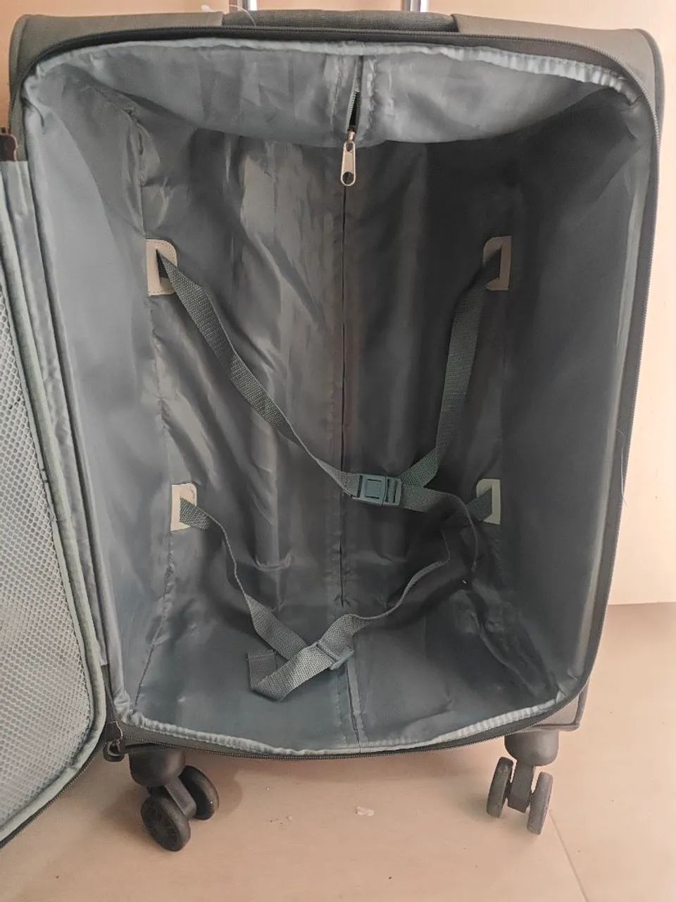 Mala de Viagem com Design Moderno e Resistente Tam M - Foto 3