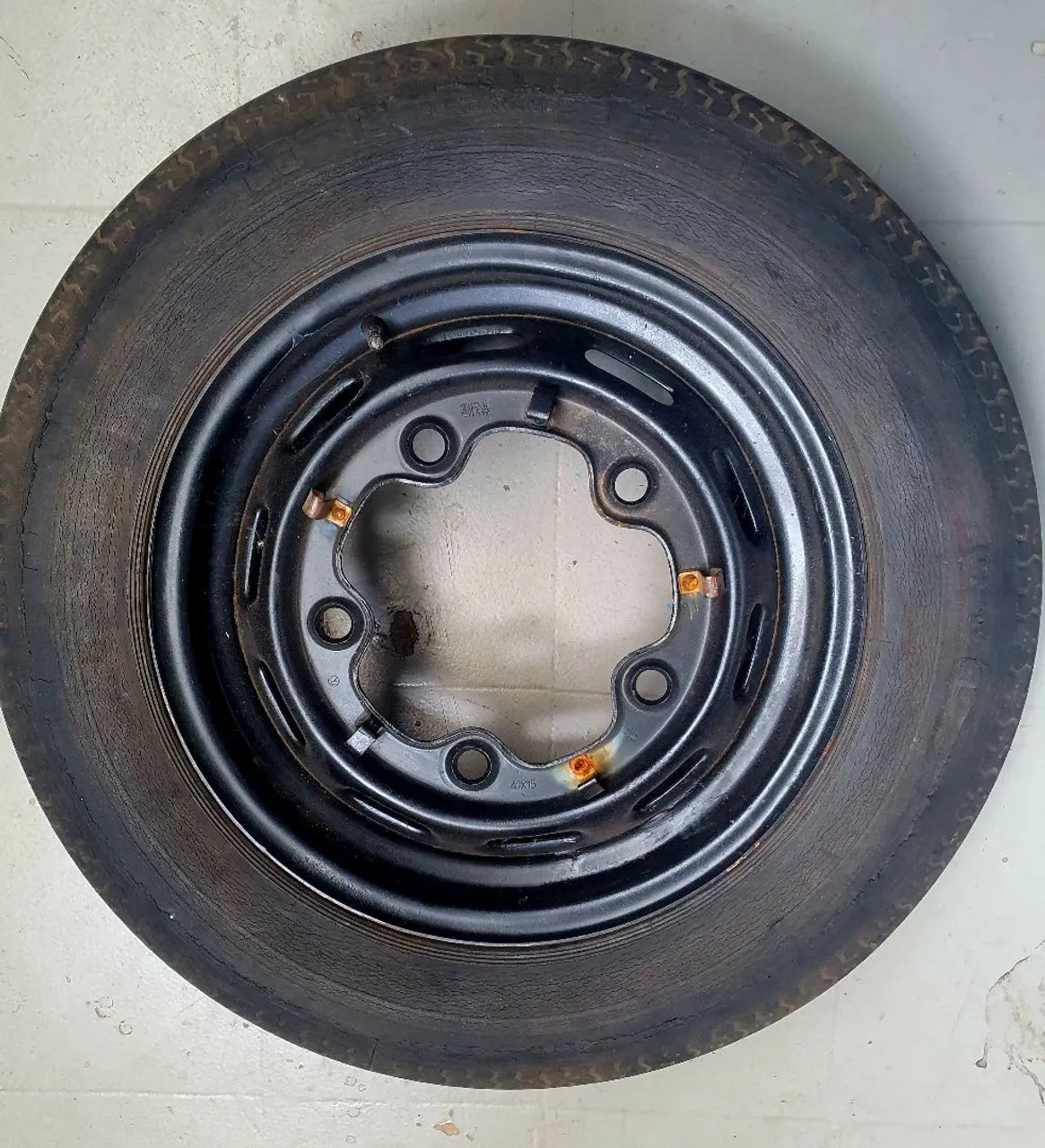 Roda com pneu Fusca