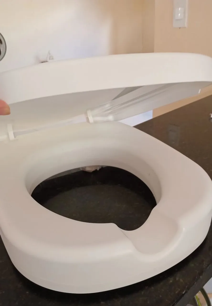 Assento Sanitário Elevado com Tampa - Conforto e Segurança