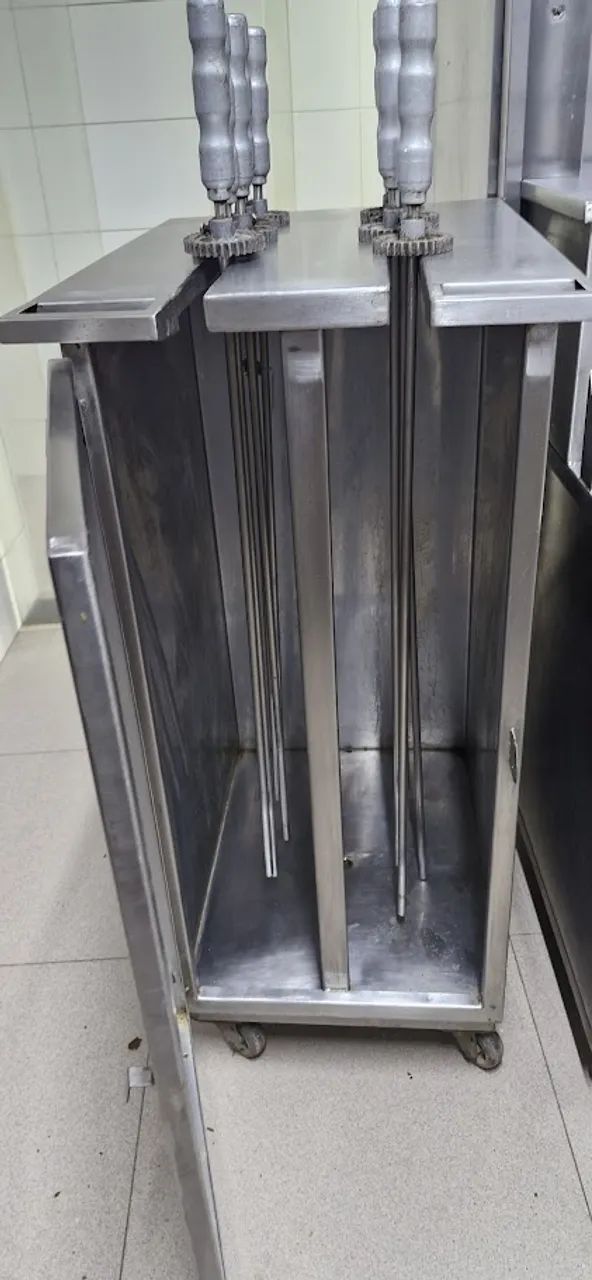 Carrinho para Transportar Frangos com 4 espetos da marca AGT